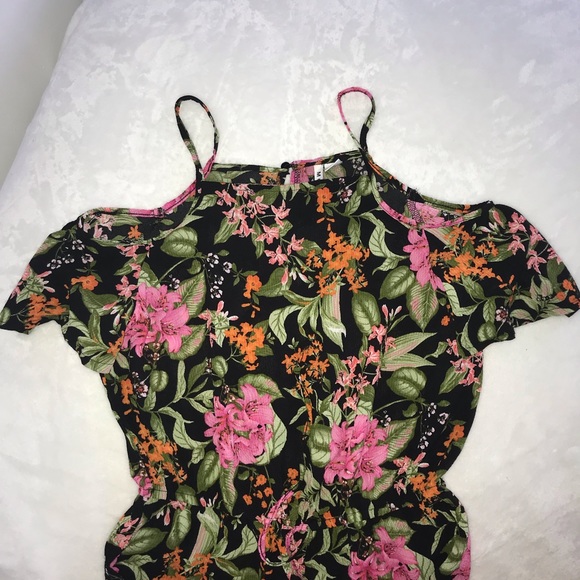 off the shoulder floral romper - Picture 2 of 3